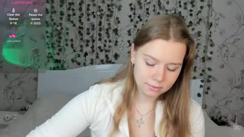 Chloe online show from November 25, 5:20 am