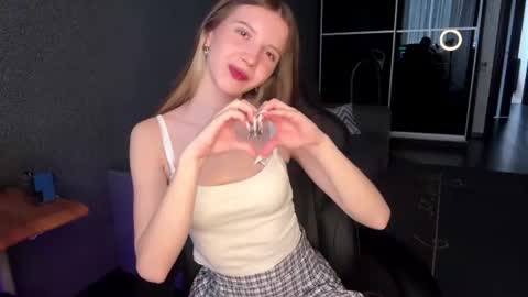 simikiss online show from June 17, 12:17 pm