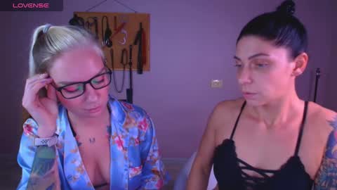 Simona online show from November 18, 7:15 pm