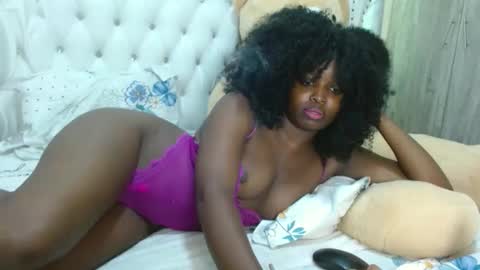 simply_eve1 online show from December 22, 5:43 am