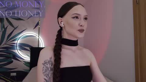 Goddess Sirena online show from March 9, 8:01 pm