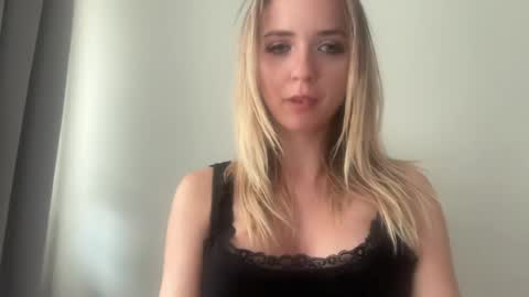 Sisi Bunny online show from August 1, 4:20 pm