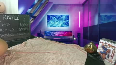 Elise online show from December 12, 1:39 pm