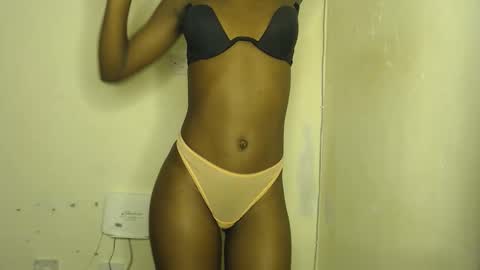 sizzly_ass online show from March 25, 8:01 pm