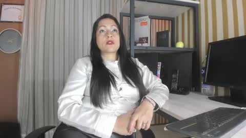 skarlettbarnes online show from June 3, 11:44 am