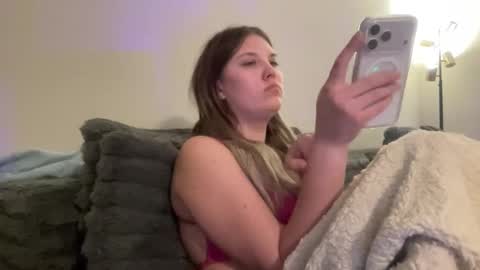 skiimaskabby online show from February 12, 7:10 am