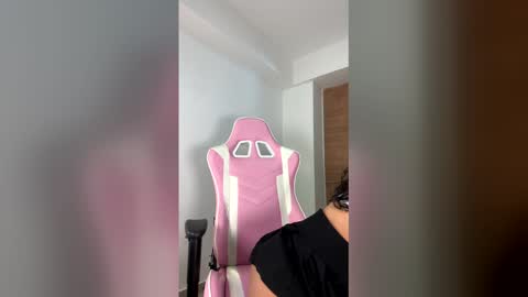 Skinnyy   online show from January 17, 1:29 pm