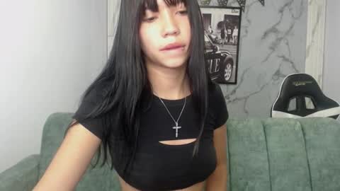 sky_sweet_a online show from December 20, 8:46 pm