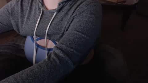 SKYLE   online show from March 9, 1:35 am