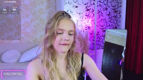 Lily online show from November 26, 11:44 am