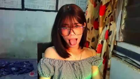 sluttypatotie online show from February 4, 3:15 pm