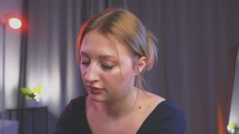 Lily online show from March 6, 2:56 pm