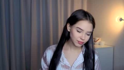 Lily online show from December 17, 1:26 pm