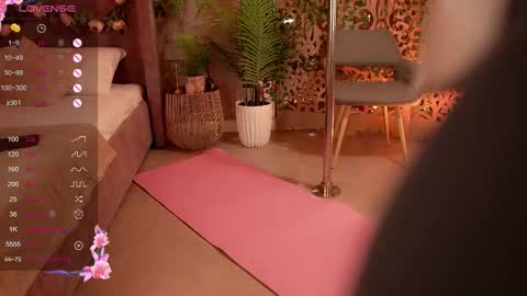 Mia online show from October 11, 5:45 am