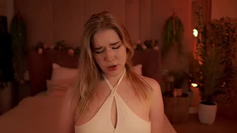 Mia online show from September 18, 5:06 am