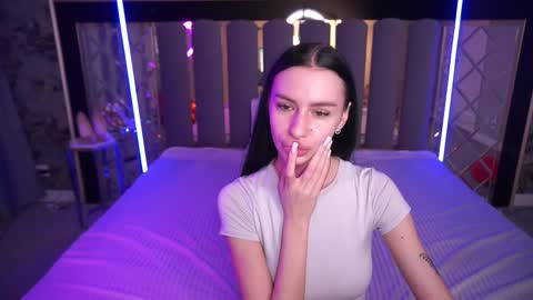 snow_whiteeex online show from March 1, 1:44 pm