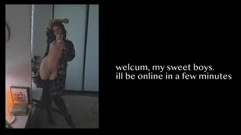 Julia    online show from February 4, 10:57 pm