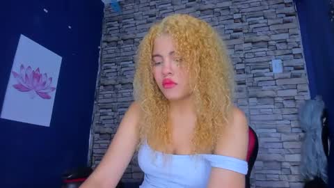 sofiacastillo01 online show from February 18, 1:00 pm