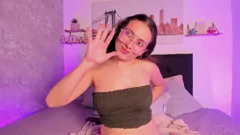 sofialujan_ online show from June 19, 12:04 am