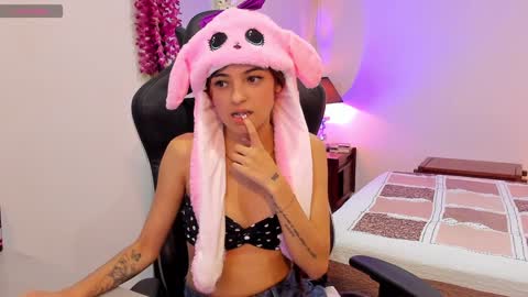 Sofia  Help me reach 5K followers  online show from January 11, 8:10 pm