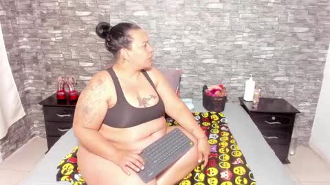 Vicky  online show from December 30, 9:37 am