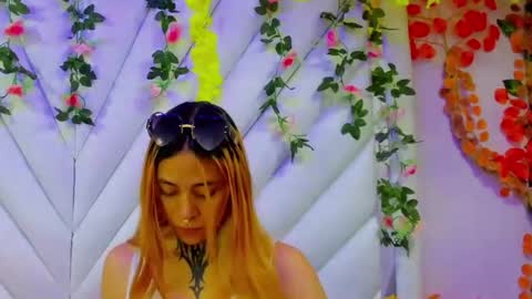 sofii_anal_ online show from September 19, 2:54 am