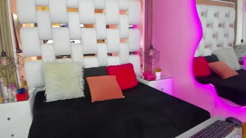 Sol Evans online show from March 4, 3:04 pm