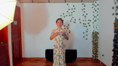 sophiamiller6 online show from April 14, 5:57 pm