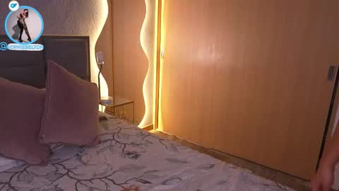 sofia online show from December 18, 11:09 pm