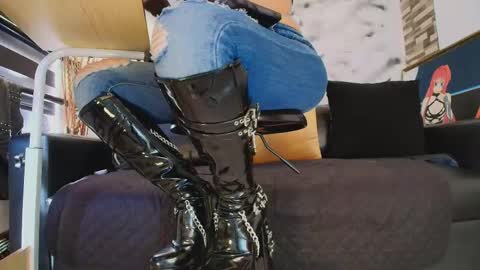 Sophie online show from April 18, 1:46 pm