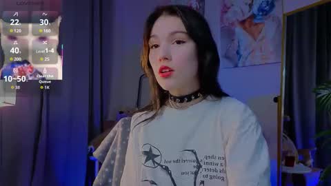 sophie_nomenal_ online show from November 25, 2:30 pm