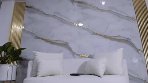 Sophie  online show from November 13, 3:00 pm