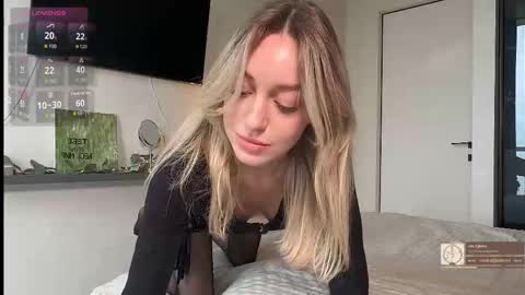 sophiebelll online show from October 27, 10:33 am