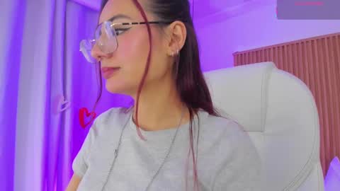   Sophie  IG sophiecherry es   online show from March 11, 6:19 am