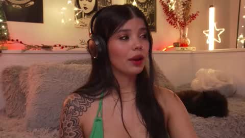 Sophiee  online show from December 21, 11:30 pm