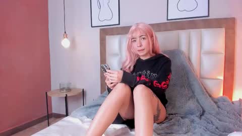 Sophie Johns online show from November 30, 5:06 pm