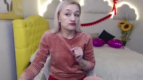 sophiekittyy online show from March 9, 7:23 am