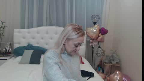 sophiekittyy online show from March 1, 7:19 am