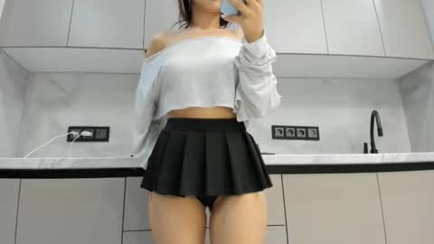 Mia online show from November 3, 10:58 pm