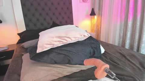 Amelia online show from September 27, 7:32 pm