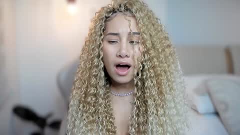 brisa  s online show from February 8, 2:15 am