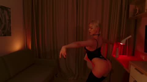 Elizabeth online show from December 27, 6:42 pm