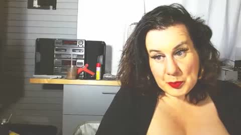 Spunderella online show from March 1, 12:01 pm