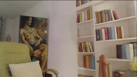 Female online show from October 9, 5:39 pm