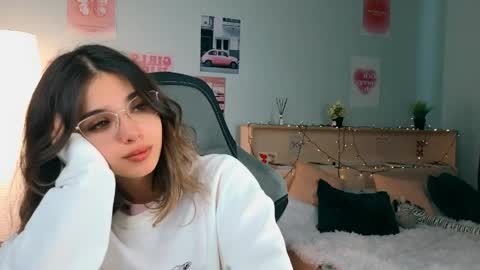 Sara online show from May 31, 1:39 pm