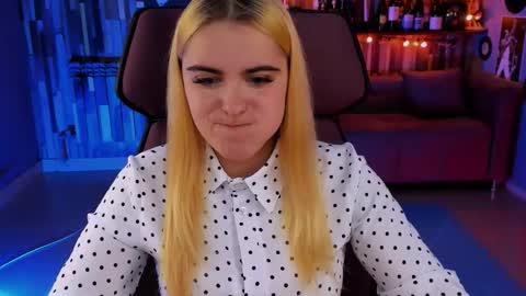 stef_nicks online show from September 9, 9:09 am