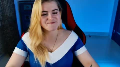 stef_nicks online show from October 24, 9:49 am