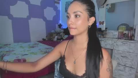 Im MiaIts my first day here  online show from March 5, 11:06 pm