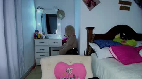 Im MiaIts my first day here  online show from October 16, 1:30 am