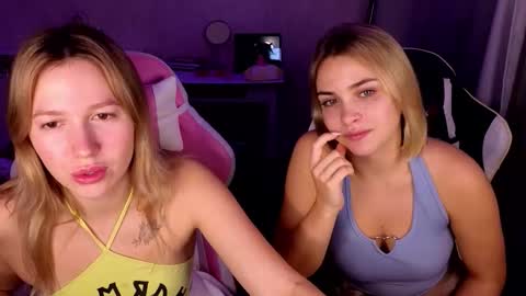 Stefany and Bettany online show from November 19, 5:13 pm